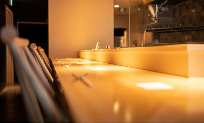 カウンターテーブルを横から見た様子